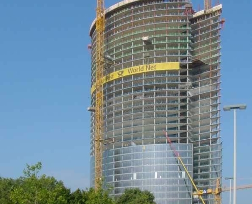 Posttower-Bonn-Fortschreitende Fassadenmontage