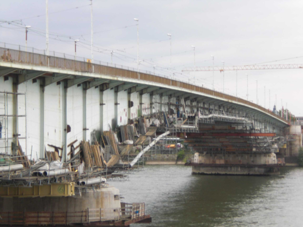 Sanierung-Kennedybruecke-Bonn_Haengegeruest-komplette-unterseite-der-bruecke-eingeruestet