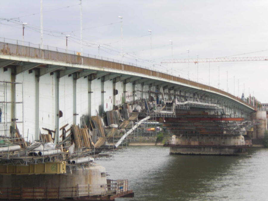 Sanierung-Kennedybruecke-Bonn_Haengegeruest-komplette-unterseite-der-bruecke-eingeruestet