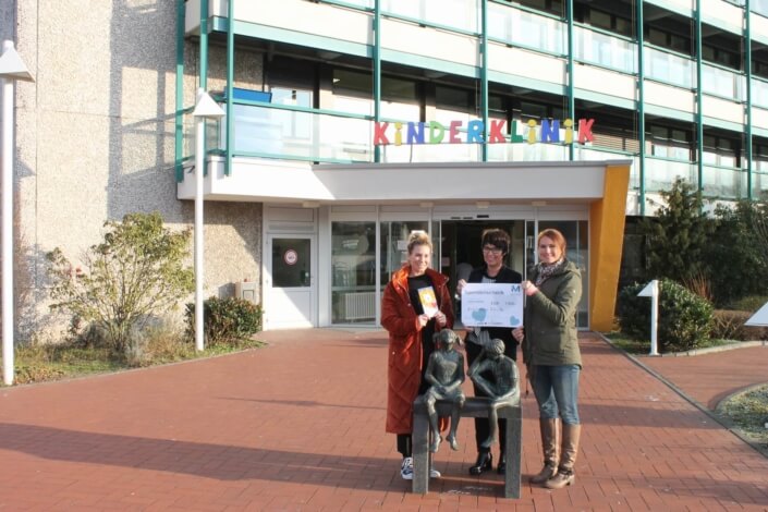 Robin-Hood-Projekt_Mplus-Mitarbeiter-spenden-3000-Euro