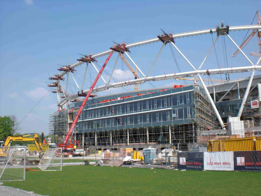 mplus-optimierung-bayarena-leverkusen_montage-dachkonstruktion